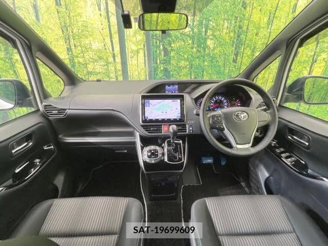 Toyota VOXY 2019-07 332240-1