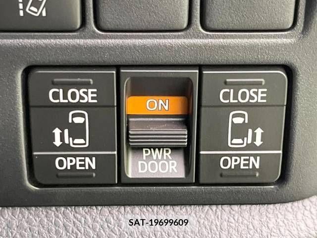 Toyota VOXY 2019-07 332240-6