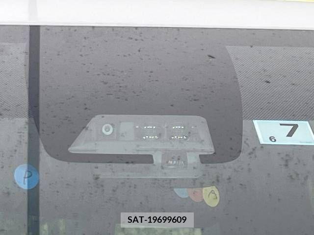 Toyota VOXY 2019-07 332240-3