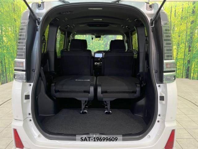 Toyota VOXY 2019-07 332240-11