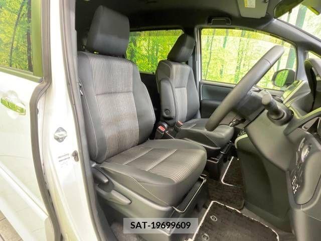 Toyota VOXY 2019-07 332240-8