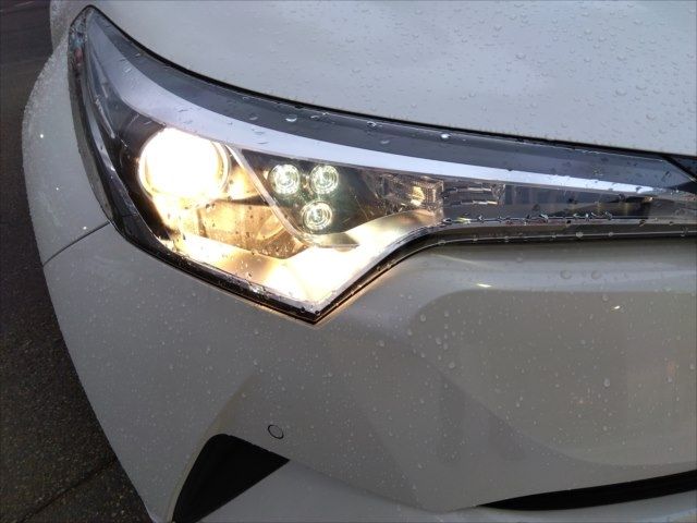 Toyota C-HR 2017-02 192784-4