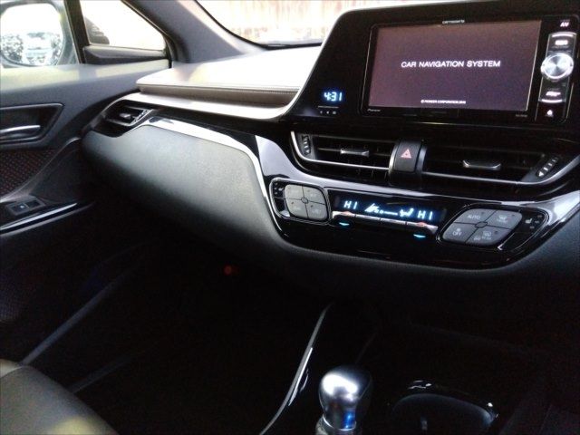 Toyota C-HR 2017-02 192784-10