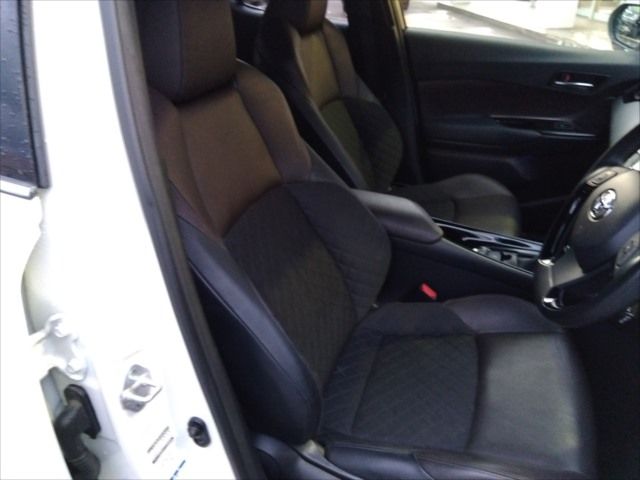 Toyota C-HR 2017-02 192784-9