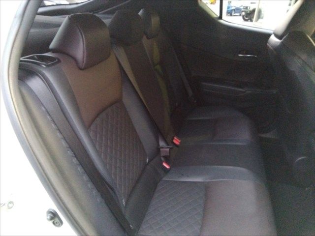 Toyota C-HR 2017-02 192784-8