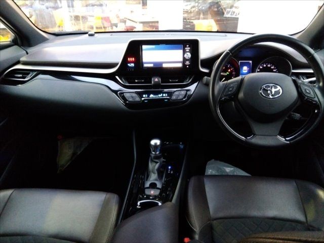 Toyota C-HR 2017-02 192784-1