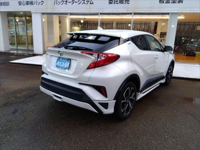 Toyota C-HR 2017-02 192784-2