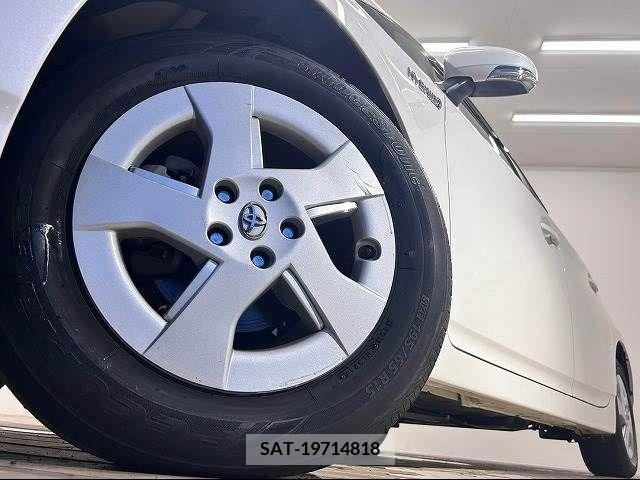 Toyota PRIUS 2011-10 335098-18
