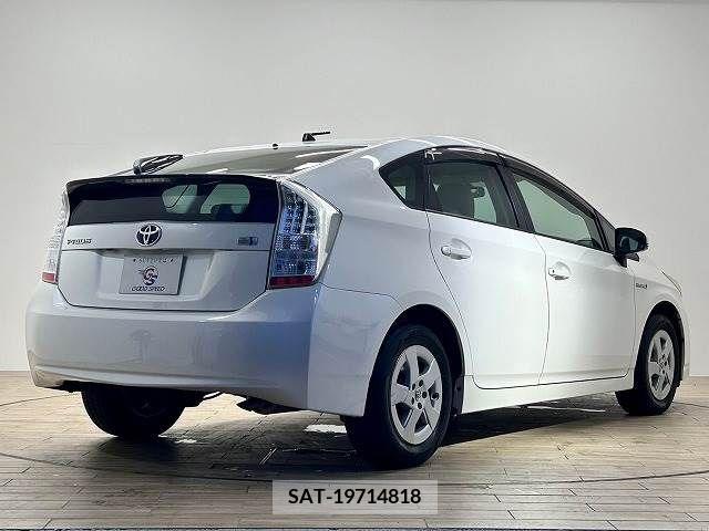 Toyota PRIUS 2011-10 335098-16