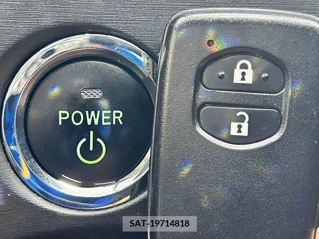 Toyota PRIUS 2011-10 335098-4