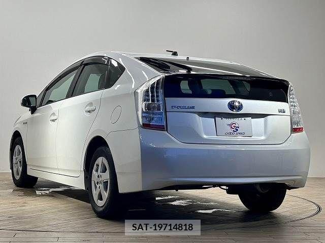 Toyota PRIUS 2011-10 335098-15