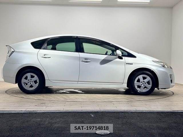 Toyota PRIUS 2011-10 335098-14