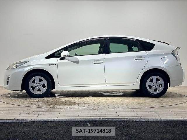 Toyota PRIUS 2011-10 335098-13