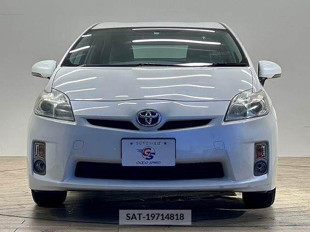 Toyota PRIUS 2011-10 335098-11
