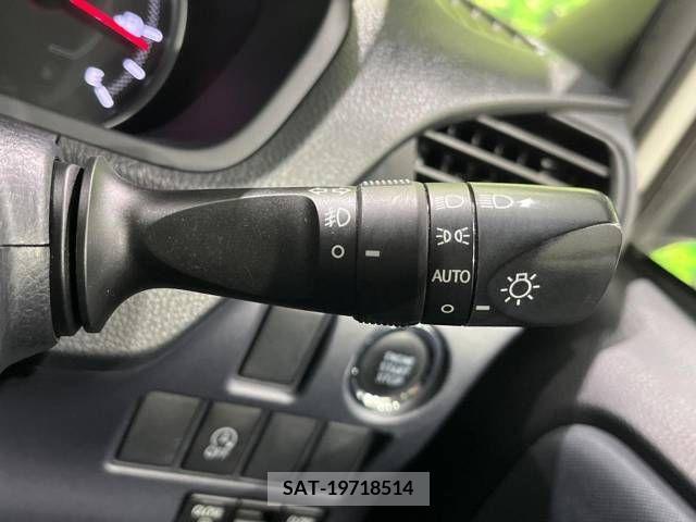 Toyota VOXY 2015-12 345627-7