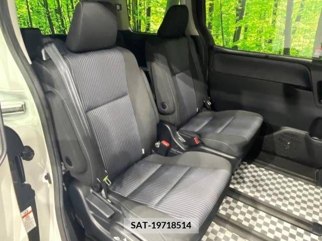 Toyota VOXY 2015-12 345627-9