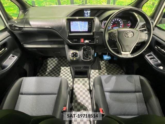 Toyota VOXY 2015-12 345627-1