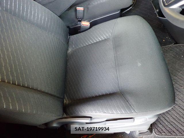 Toyota TANK 2019-04 288964-19