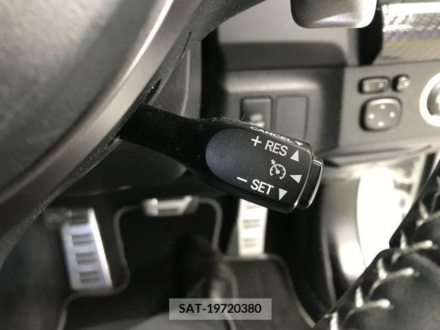 Toyota MARK X 2017-10 348403-22