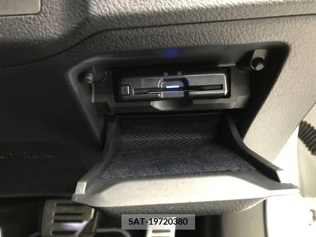 Toyota MARK X 2017-10 348403-24