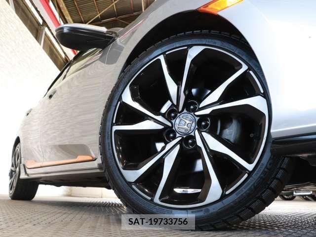 Honda CIVIC 2018-02 223635-13