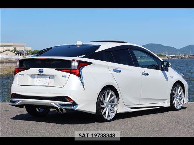 Toyota PRIUS 2019-06 393432-3