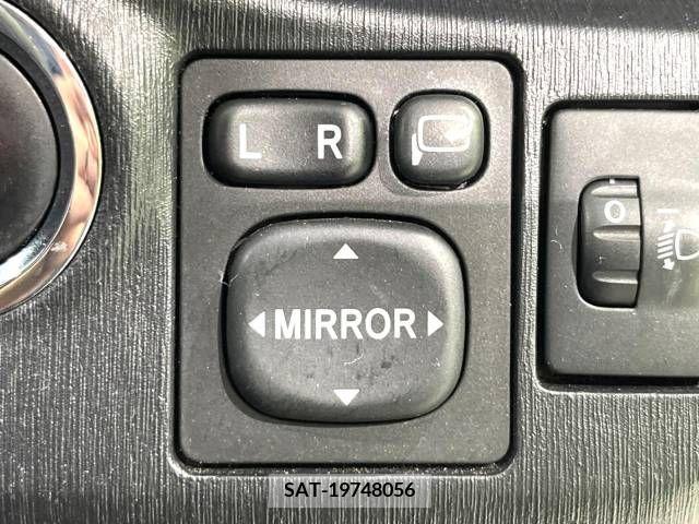 Toyota VITZ 2013-06 381371-7