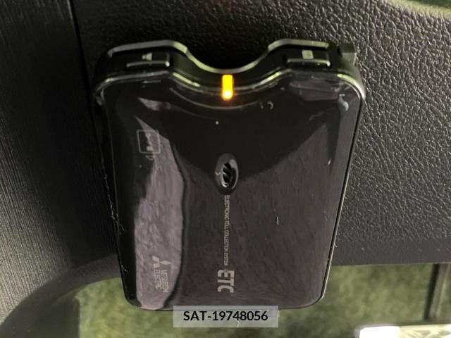 Toyota VITZ 2013-06 381371-5