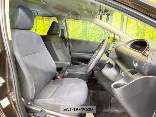 Toyota SIENTA 2015-07 379584-8