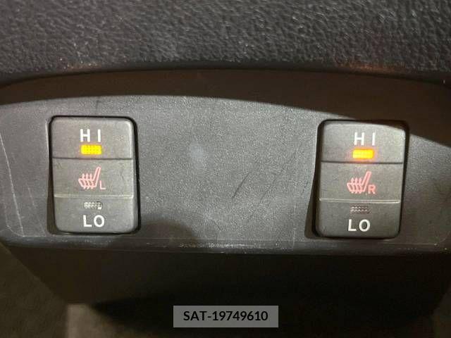 Toyota SIENTA 2015-07 379584-6