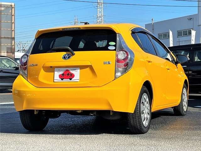 Toyota AQUA 2013-02 196280-2