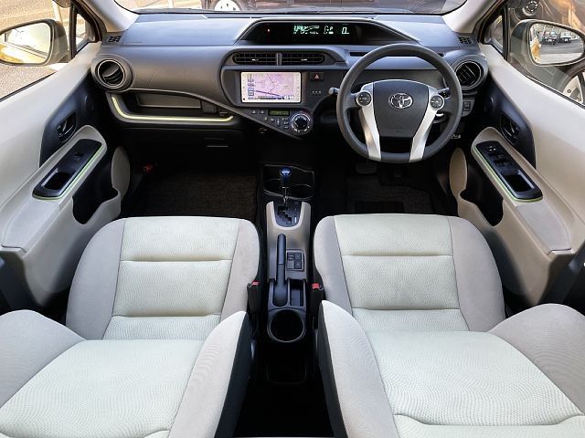 Toyota AQUA 2013-02 196280-1