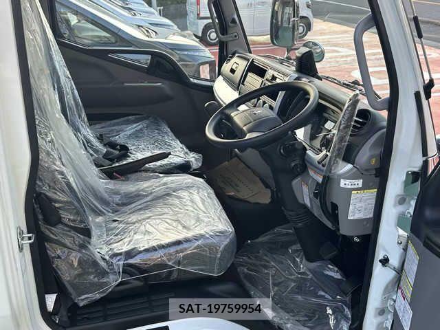 Mitsubishi CANTER 2023-09 263515-1