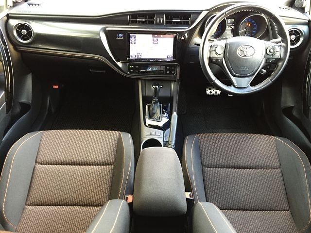 Toyota AURIS 2016-04 192220-1