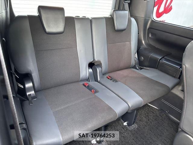 Toyota NOAH 2019-06 279581-21