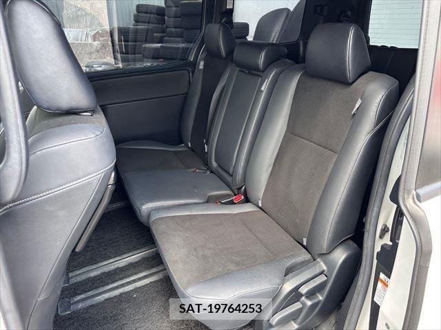 Toyota NOAH 2019-06 279581-23