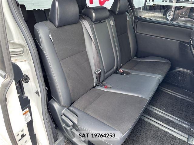 Toyota NOAH 2019-06 279581-20