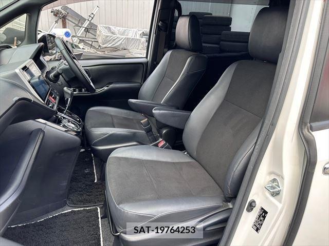 Toyota NOAH 2019-06 279581-22