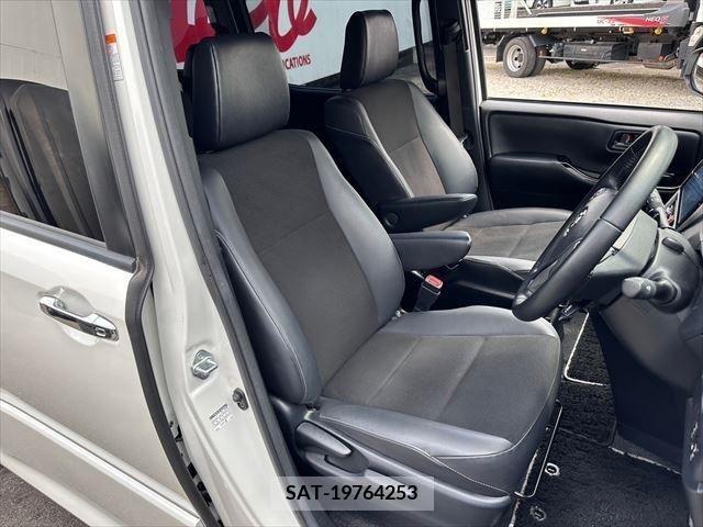 Toyota NOAH 2019-06 279581-19