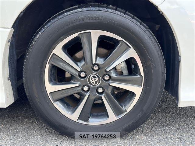 Toyota NOAH 2019-06 279581-17