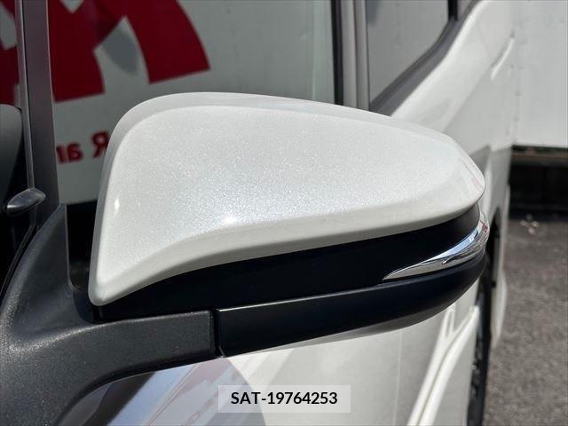 Toyota NOAH 2019-06 279581-13
