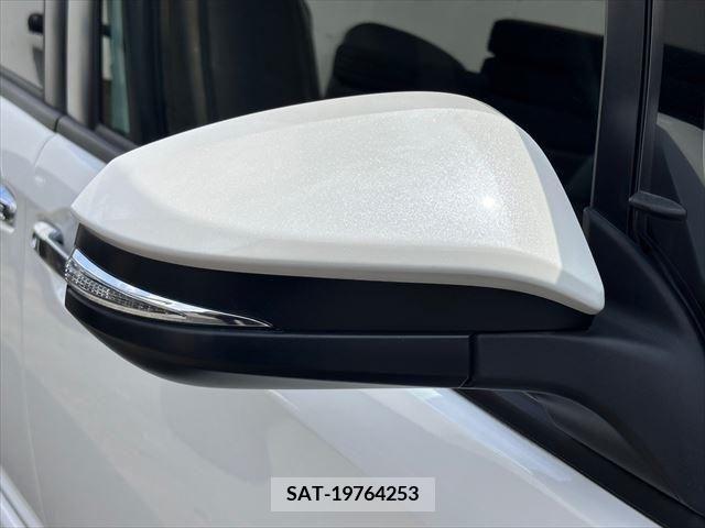 Toyota NOAH 2019-06 279581-12