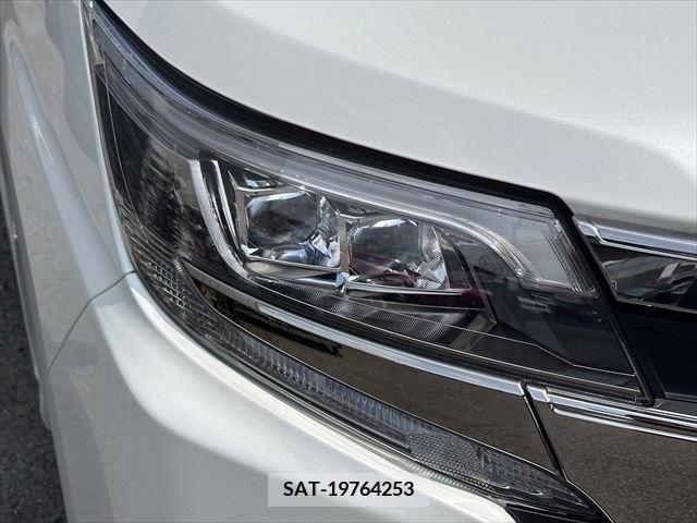 Toyota NOAH 2019-06 279581-9