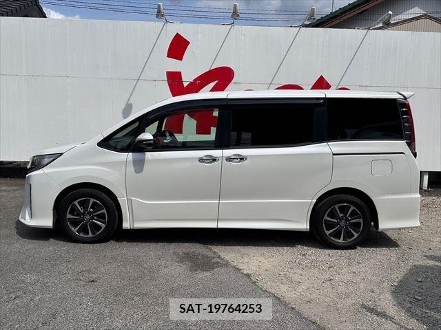 Toyota NOAH 2019-06 279581-7