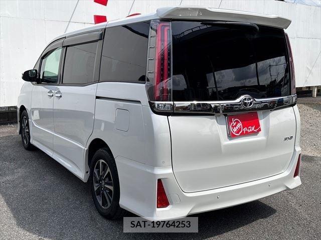 Toyota NOAH 2019-06 279581-6