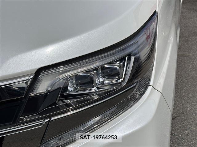 Toyota NOAH 2019-06 279581-8