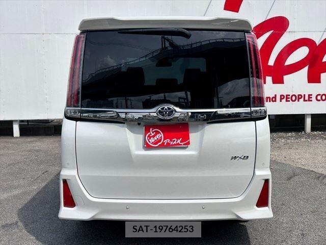 Toyota NOAH 2019-06 279581-5