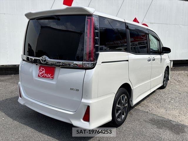Toyota NOAH 2019-06 279581-4