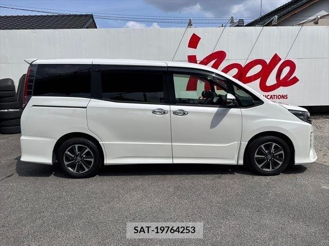 Toyota NOAH 2019-06 279581-3