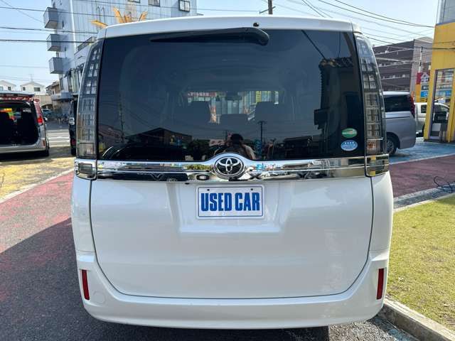 Toyota VOXY 2016-03 2303-4
